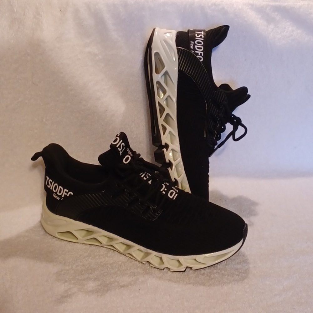 Slip on sneakers for women running athletic shoes size 40 black and white